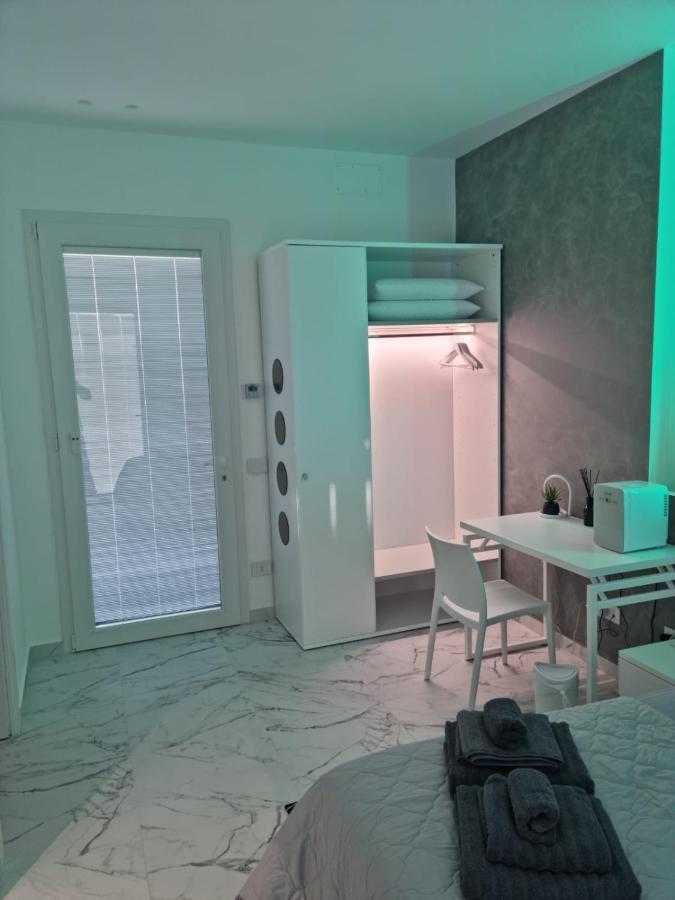 Lci Deluxe Rooms Сан-Катальдо Экстерьер фото